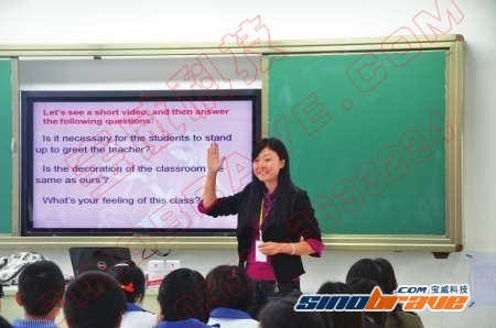 成都七中万达学校每个教室都有高科技“触摸屏”