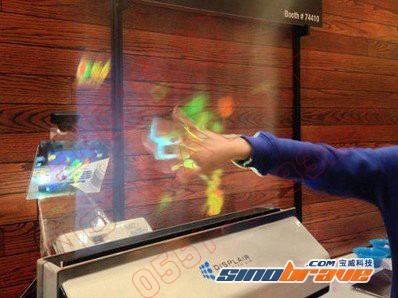 Displair展示透明触控屏 在空气中切水果