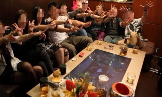 互动触摸 娱乐尽在弹指间 中银触摸茶几荣耀上市